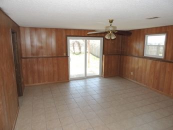17421 E 42 St, Independence, MO 64055