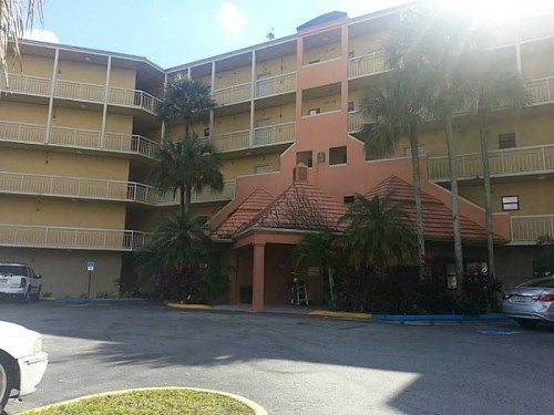 8290 LAKE DR # 214, Miami, FL 33166