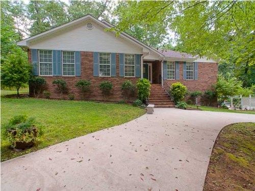 121 Ashmore Cr, Muscle Shoals, AL 35661