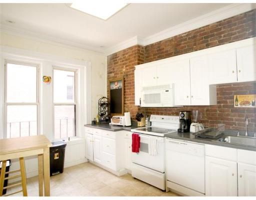 154 Newbury St #3B, Boston, MA 02116