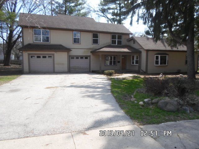 113 Beachway Dr, Fox River Grove, IL 60021
