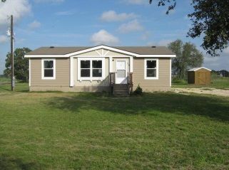 76 Oak Creek Dr, Gonzales, TX 78629