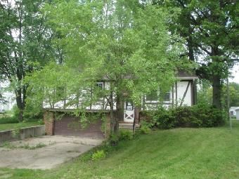 225 Cedar St, Cowden, IL 62422