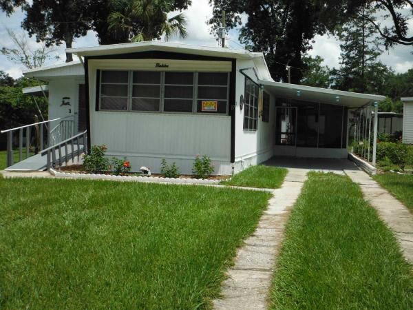 17 Park Ave., De Leon Springs, FL 32130