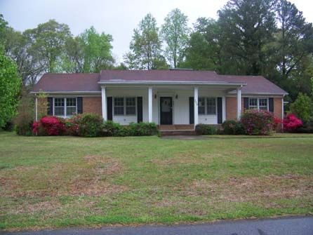 208 Fairlane Rd, Greenville, NC 27834