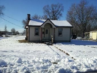 36 N Lincoln Ave, Cottage Hills, IL 62018