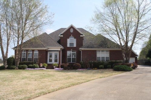 406 Whitfield Ct, Muscle Shoals, AL 35661