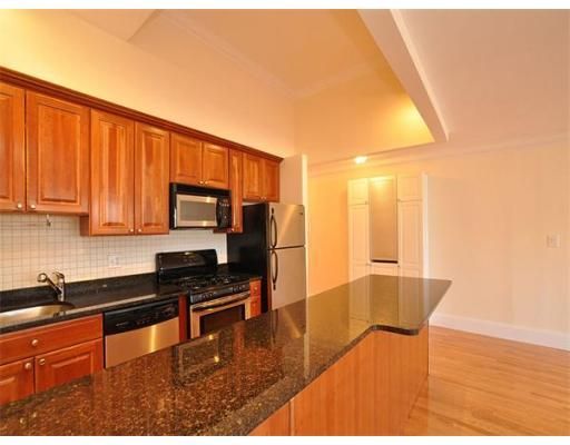 Whittier Pl CC-105, Boston, MA 02114