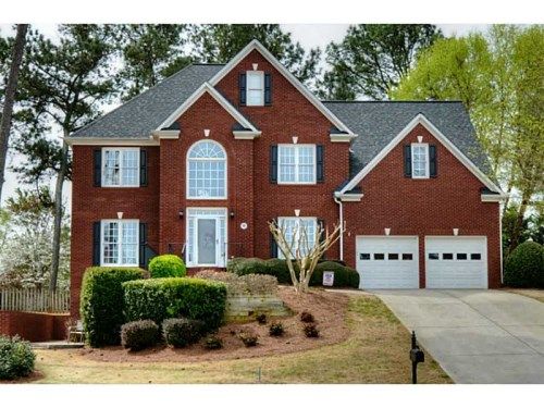 445 Brook Circle, Roswell, GA 30075