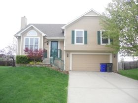16390 S Blake St, Olathe, KS 66062