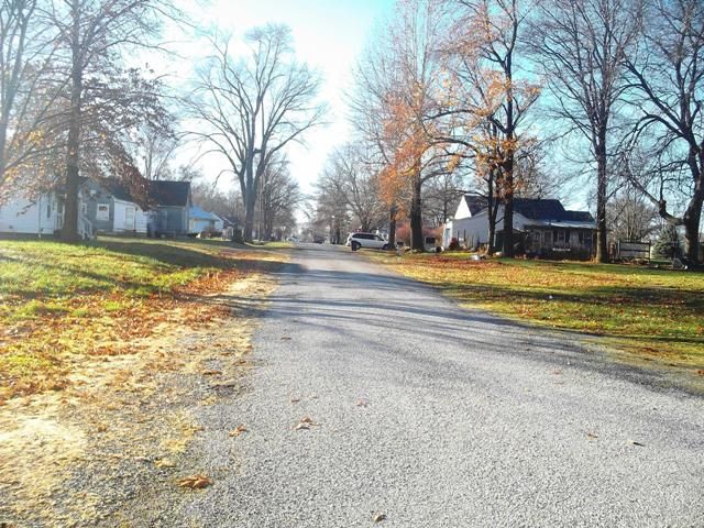 210 N Locust St, Patoka, IL 62875