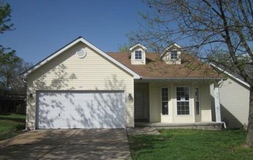 120 Woodlake Ct, Lake Saint Louis, MO 63367