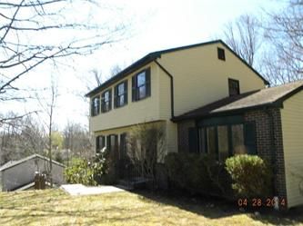 8 Raquel Dr, Danbury, CT 06811