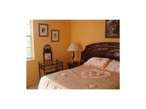 19999 COUNTRY CLUB DR # 1601, Miami, FL 33180