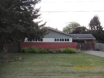 310 N Oak St, Hinckley, IL 60520