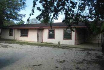 504 N Rancho Rd, Nixon, TX 78140