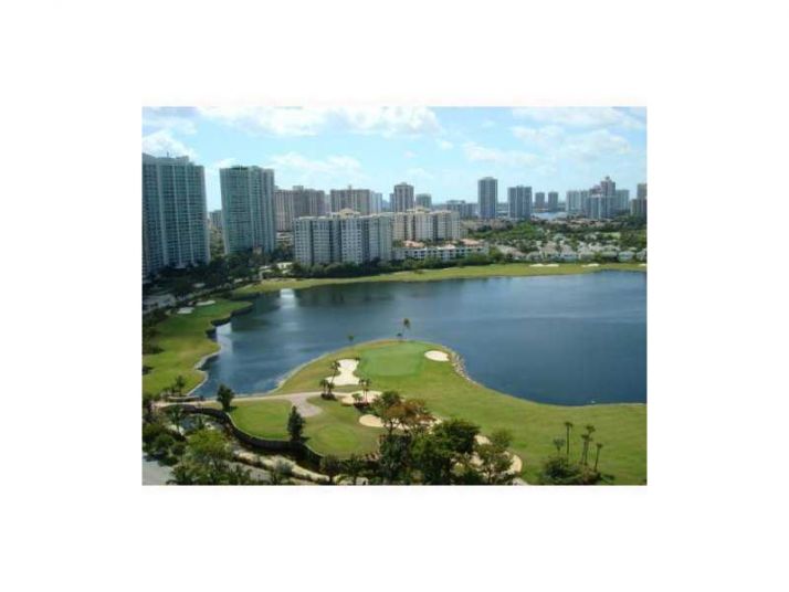 3675 N COUNTRY CLUB DR # 704, Miami, FL 33180
