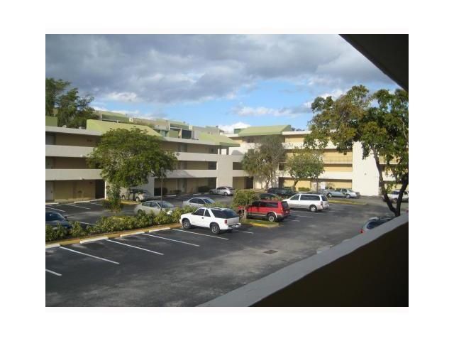 8850 FONTAINEBLEAU BL # 305, Miami, FL 33172