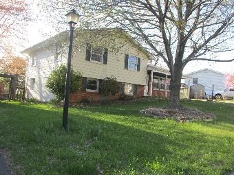 603 S Dickenson Ave, Sterling, VA 20164