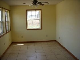 19285 Green Dr, Yukon, MO 65589