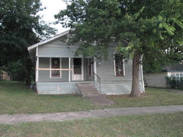 613 W Main St, Honey Grove, TX 75446