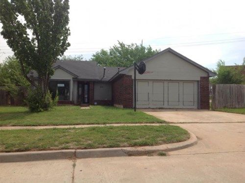 636 S Forest Dr, Mustang, OK 73064
