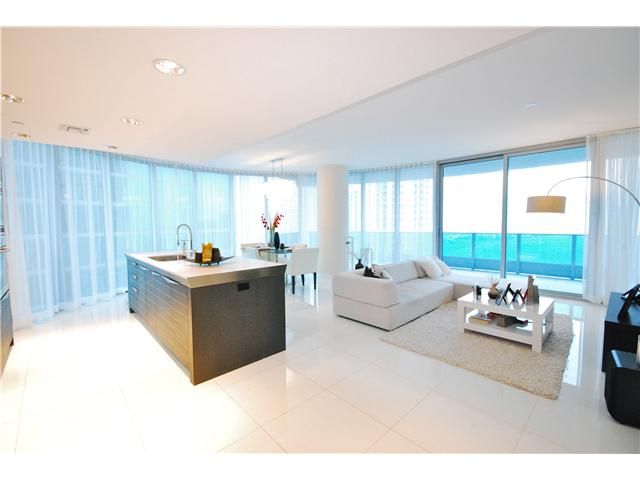 200 BISCAYNE BLVD WY # 3701, Miami, FL 33131