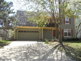 5207 Anderson St, Shawnee, KS 66226