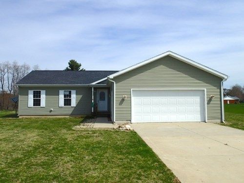 29426 Saddlebred Ln, Dowagiac, MI 49047