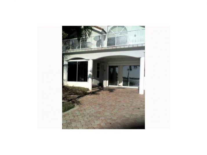 15020 132 AV, Miami, FL 33186