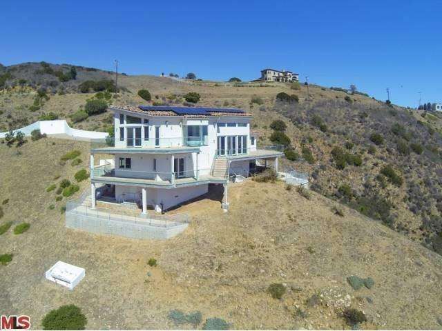 2501 Barrymore Dr, Malibu, CA 90265