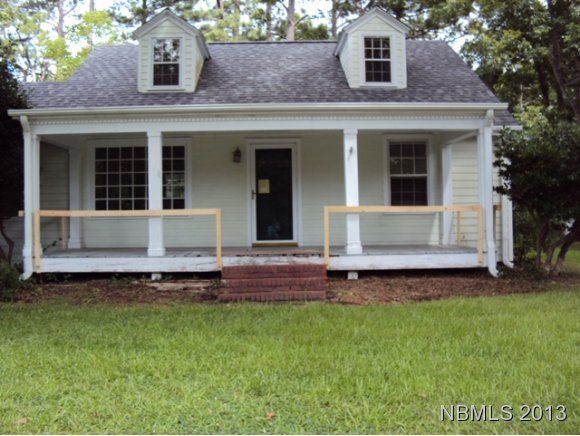 703 Broad St, Oriental, NC 28571