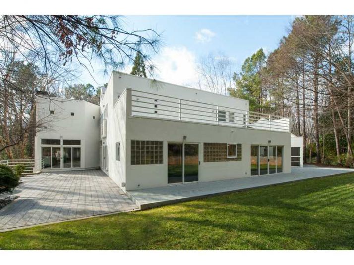 5485 New Wellington Close, Atlanta, GA 30327