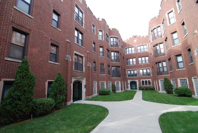 1938 E 74th St Apt 3, Chicago, IL 60649