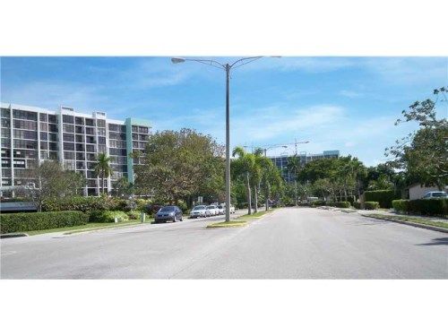 400 LESLIE DR # 1006, Hallandale, FL 33009