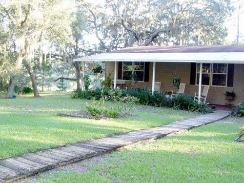 320 Lake Como DR, Pomona Park, FL 32181