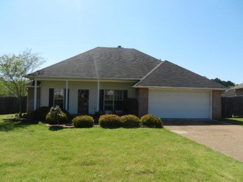 669 Falcon Ln, Florence, MS 39073