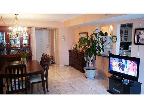 1833 S OCEAN DR # 905, Hallandale, FL 33009