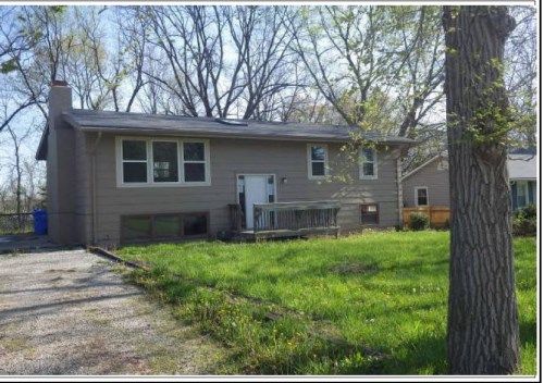 305 E 1st Street, Tonganoxie, KS 66086