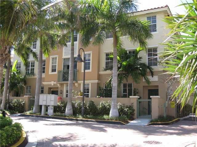 2069 S Ocean Dr # TH10, Hallandale, FL 33009