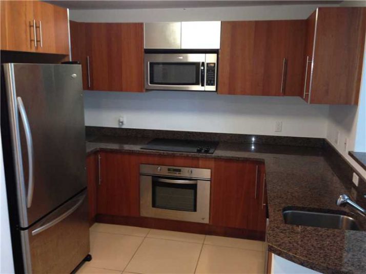 300 S BISCAYNE BL # L-416, Miami, FL 33131