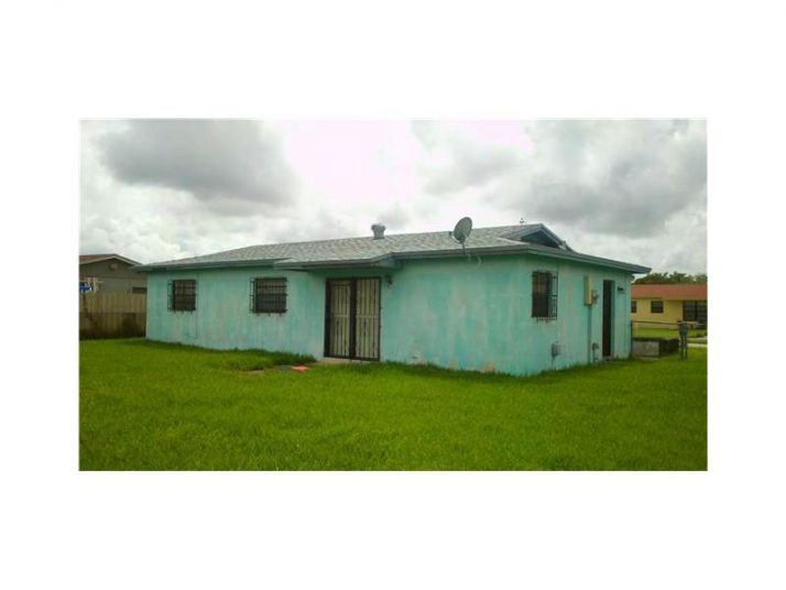 14305 SW 105 CT, Miami, FL 33176
