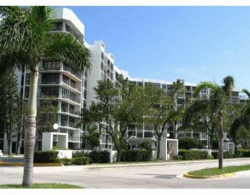 1000 Parkview Dr # 119, Hallandale, FL 33009