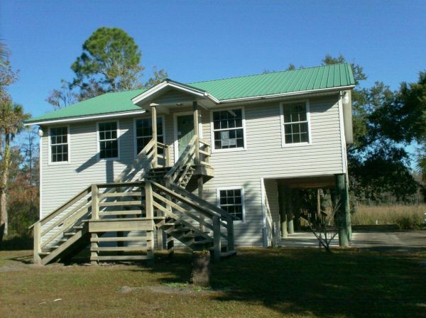 141 Melanie Ln, Apalachicola, FL 32320