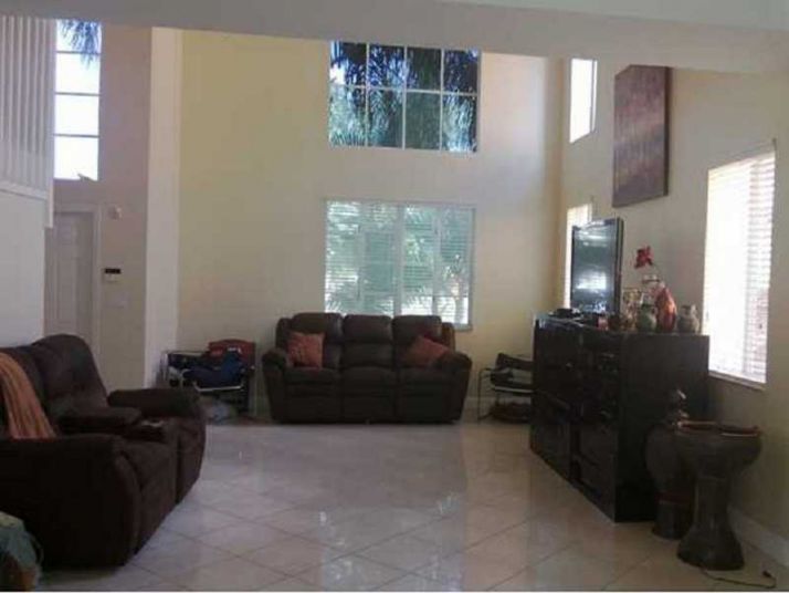15858 141 TER, Miami, FL 33196