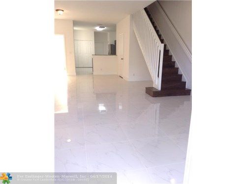 2158 PASA VERDE LN # 2158, Fort Lauderdale, FL 33327