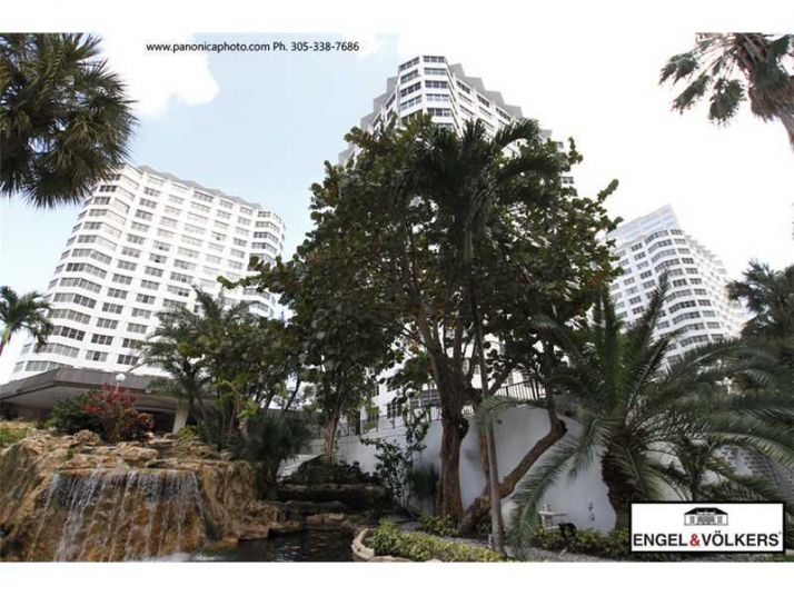 999 BRICKELL BAY DR # 2006, Miami, FL 33131