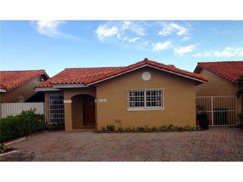2882 W 71 PL, Hialeah, FL 33018