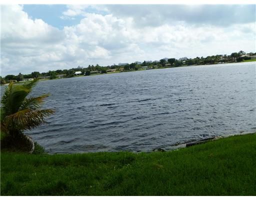 19001 NE 18 AV, Miami, FL 33179