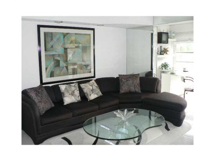 7800 NW 18TH ST # 208, Pompano Beach, FL 33063